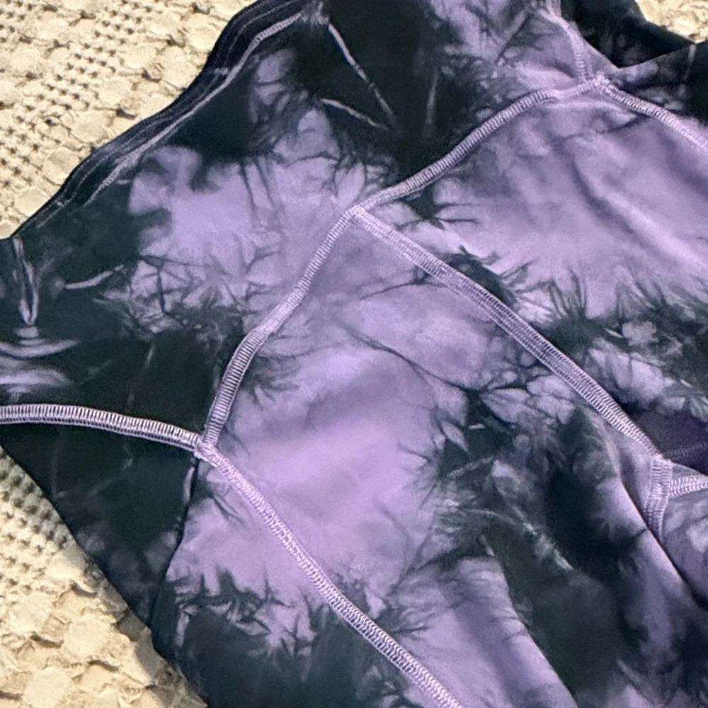 Lululemon high rise power thru legging size 6 - Picture 3 of 6